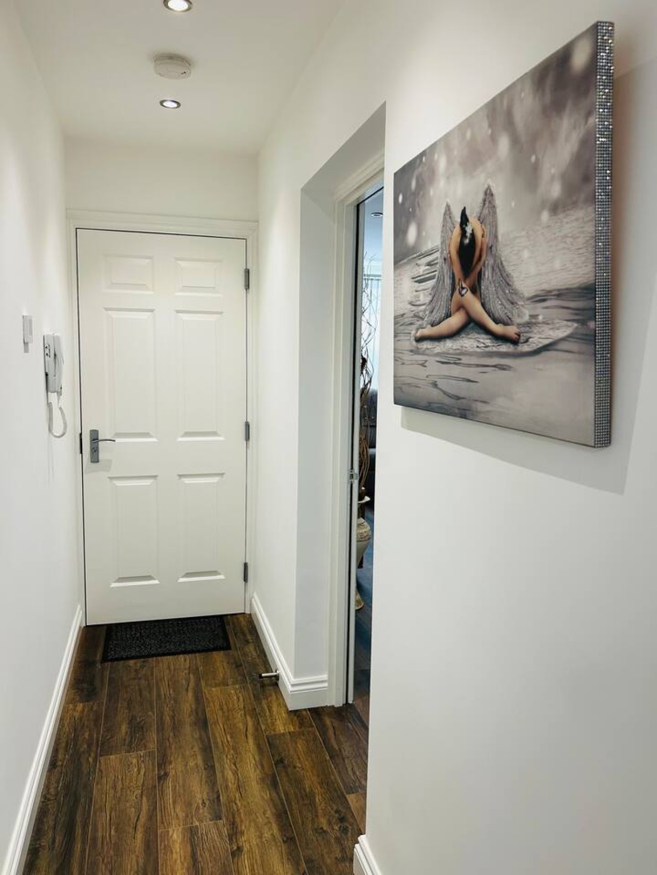 1 bed apt close to town centre & train station in Mare Fair Flat 1, No 35 - Property image 11 - VivreStays