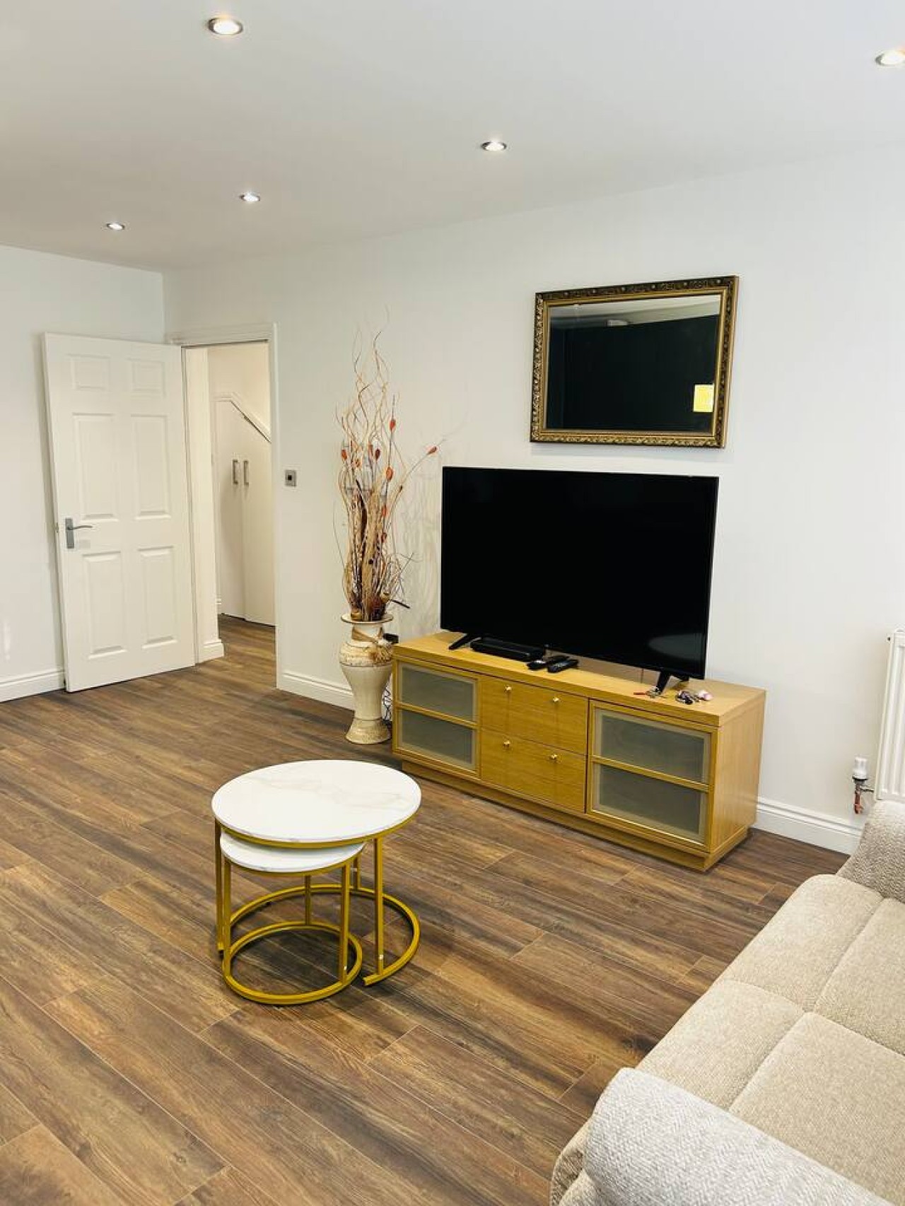 1 bed apt close to town centre & train station in Mare Fair Flat 1, No 35 - Property image 2 - VivreStays