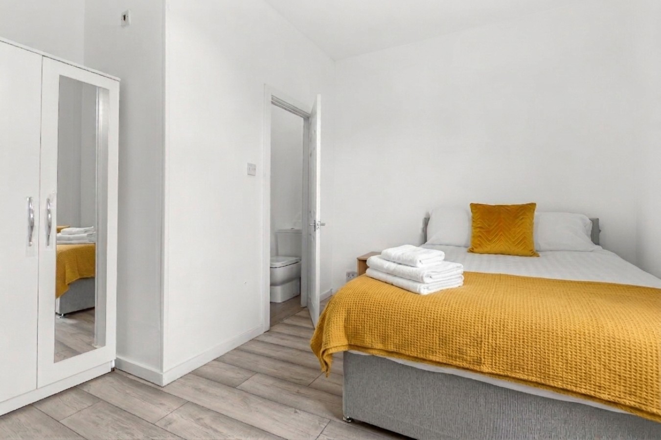 Spacious 4BR 4BATH with Free Parking in Manchester in 1 Lowton Avenue - Property image 11 - VivreStays
