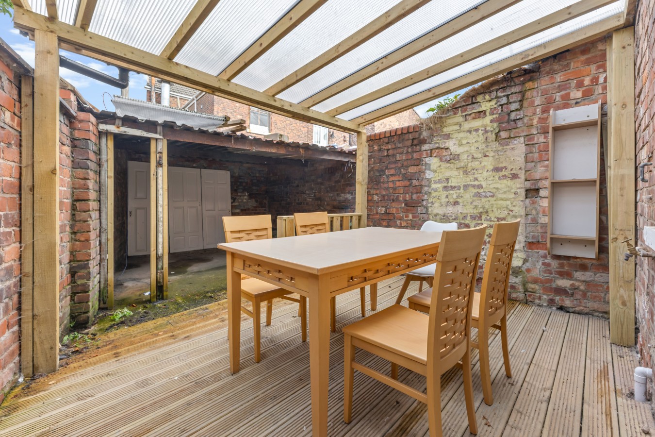 Spacious 4BR 4BATH with Free Parking in Manchester in 1 Lowton Avenue - Property image 4 - VivreStays