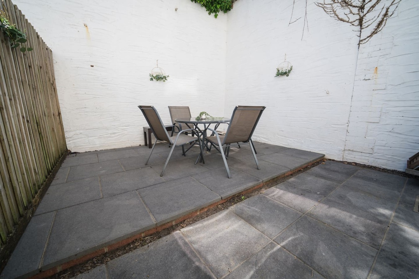Premium 3 Bed Cardiff City Sleeps 9 with Free Parking in 11 Saint Peter's Street, Cardiff CF24 3BA - Property image 30 - VivreStays