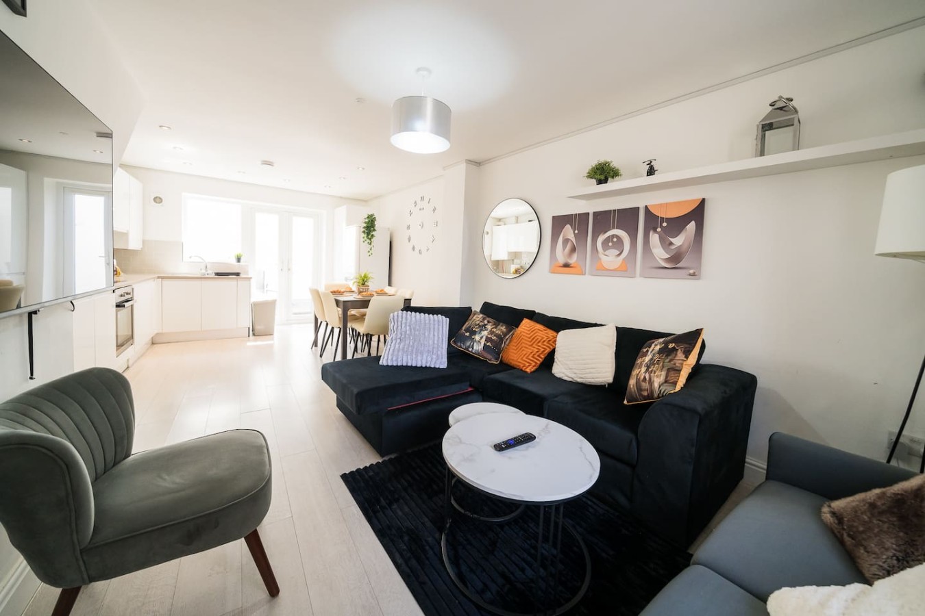 Premium 3 Bed Cardiff City Sleeps 9 with Free Parking in 11 Saint Peter's Street, Cardiff CF24 3BA - Property image 3 - VivreStays