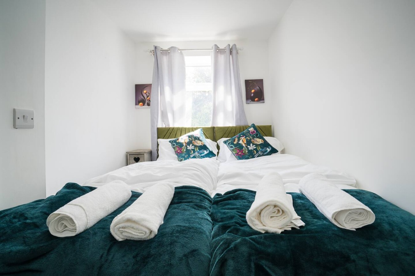 Premium 3 Bed Cardiff City Sleeps 9 with Free Parking in 11 Saint Peter's Street, Cardiff CF24 3BA - Property image 18 - VivreStays