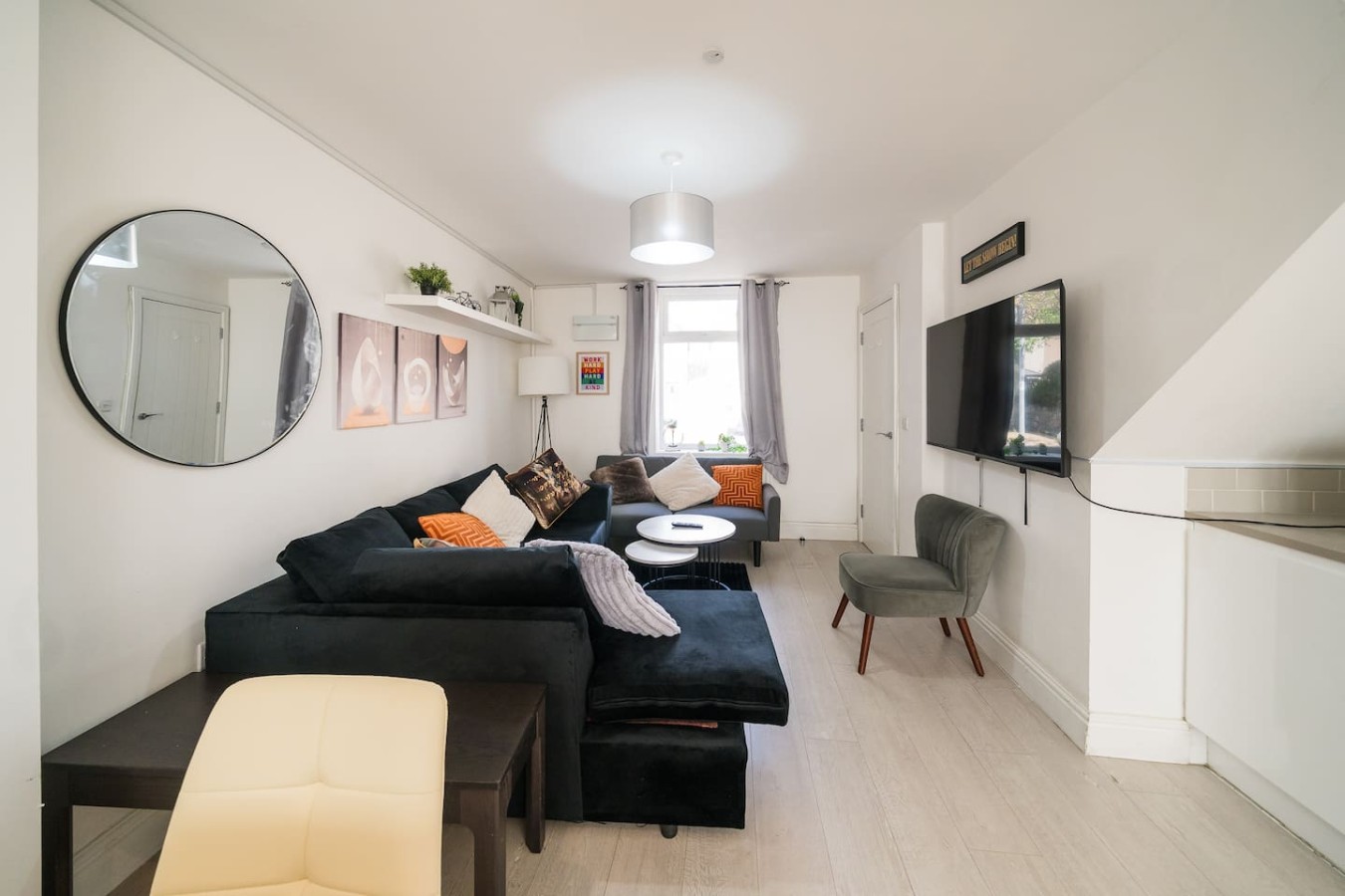 Premium 3 Bed Cardiff City Sleeps 9 with Free Parking in 11 Saint Peter's Street, Cardiff CF24 3BA - Property image 9 - VivreStays