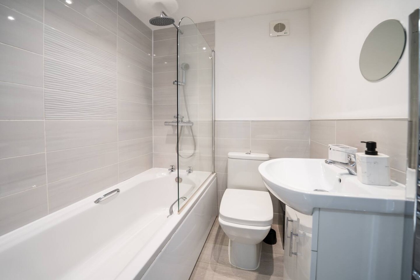 Premium 3 Bed Cardiff City Sleeps 9 with Free Parking in 11 Saint Peter's Street, Cardiff CF24 3BA - Property image 23 - VivreStays