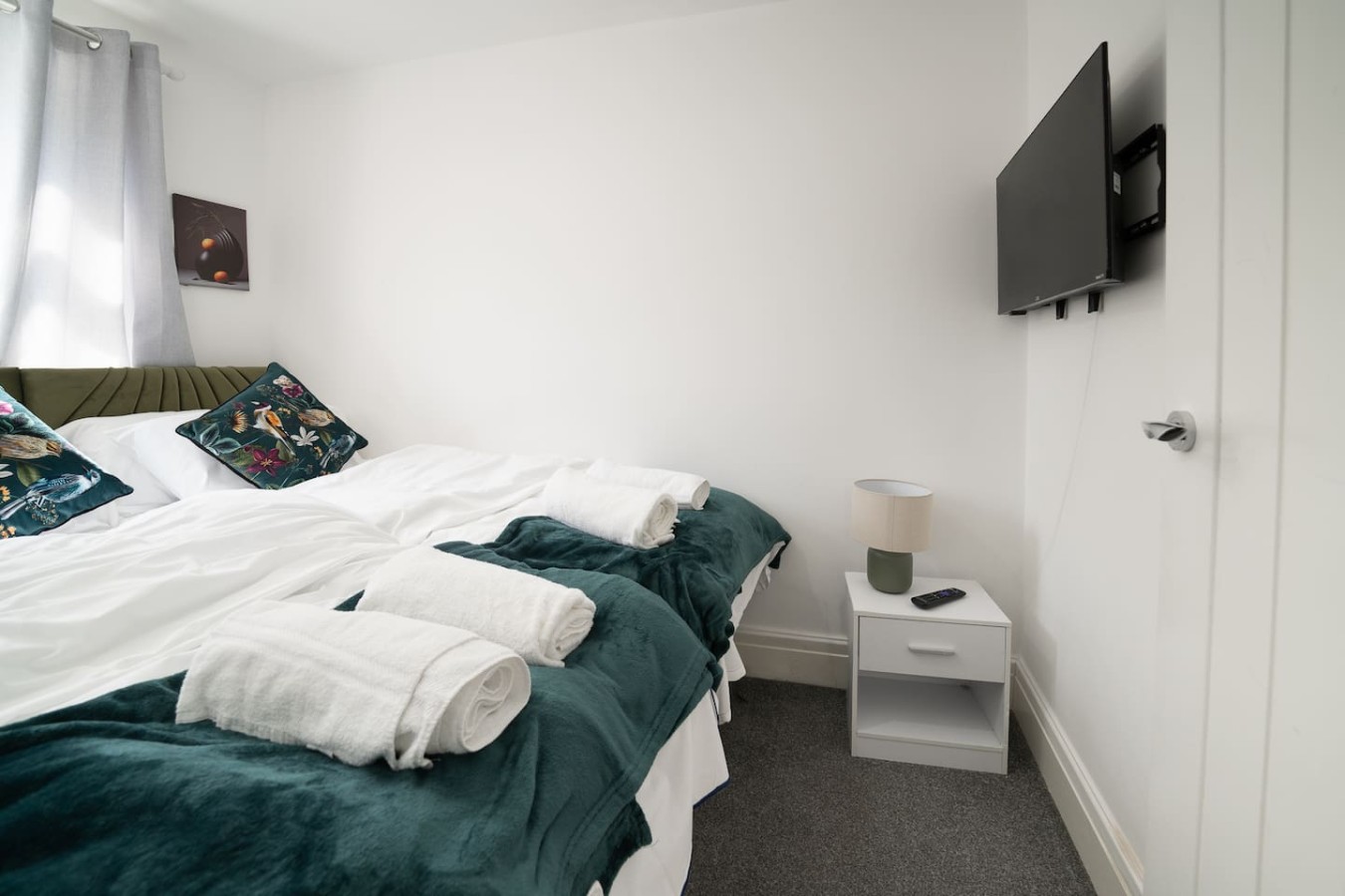Premium 3 Bed Cardiff City Sleeps 9 with Free Parking in 11 Saint Peter's Street, Cardiff CF24 3BA - Property image 17 - VivreStays