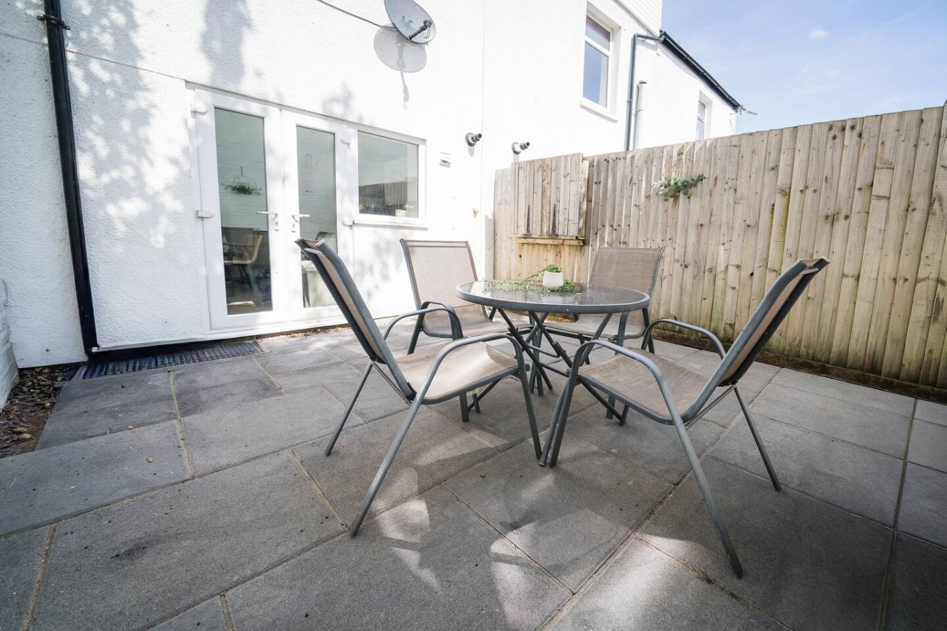 Premium 3 Bed Cardiff City Sleeps 9 with Free Parking in 11 Saint Peter's Street, Cardiff CF24 3BA - Property image 7 - VivreStays