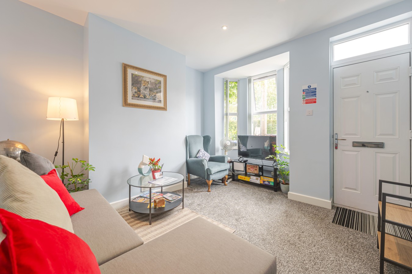 The Landmark Comfy 2BR 2BATH Home Sleeps 5 in Rugby in 53 Graham Road, Warwickshire, CV21 3LD - Property image 4 - VivreStays
