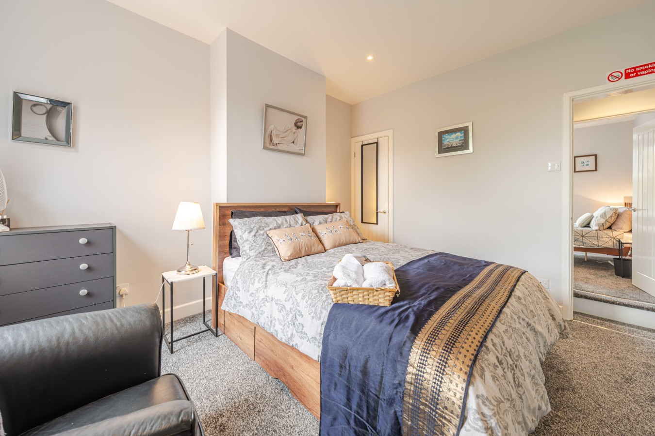 The Landmark Comfy 2BR 2BATH Home Sleeps 5 in Rugby in 53 Graham Road, Warwickshire, CV21 3LD - Property image 15 - VivreStays