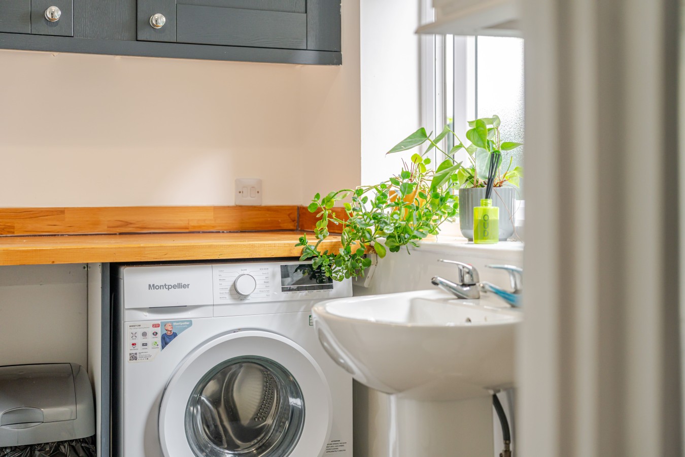The Landmark Comfy 2BR 2BATH Home Sleeps 5 in Rugby in 53 Graham Road, Warwickshire, CV21 3LD - Property image 29 - VivreStays