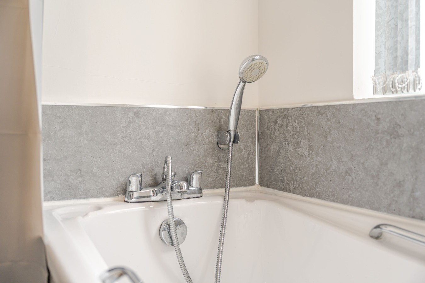 The Landmark Comfy 2BR 2BATH Home Sleeps 5 in Rugby in 53 Graham Road, Warwickshire, CV21 3LD - Property image 13 - VivreStays