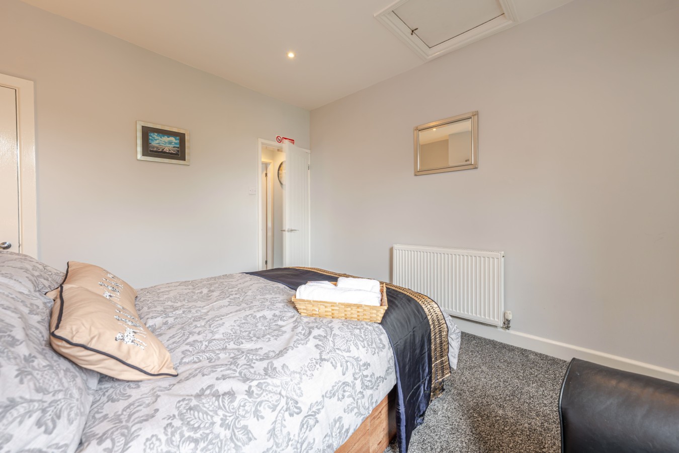 The Landmark Comfy 2BR 2BATH Home Sleeps 5 in Rugby in 53 Graham Road, Warwickshire, CV21 3LD - Property image 16 - VivreStays