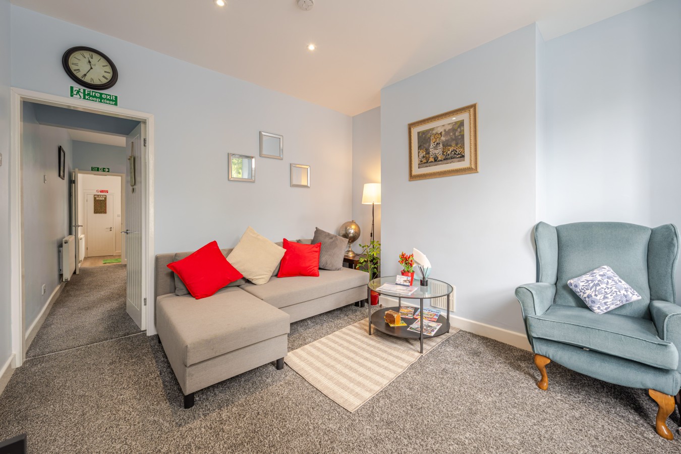 The Landmark Comfy 2BR 2BATH Home Sleeps 5 in Rugby in 53 Graham Road, Warwickshire, CV21 3LD - Property image 3 - VivreStays