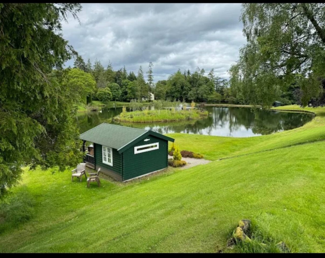 Peacock Lodge Quirky & Tranquil Home Away from Home in 5a Grand Eagles, Nether Coul, Auchterarder, Perthshire PH3 1ET - Property image 7 - VivreStays
