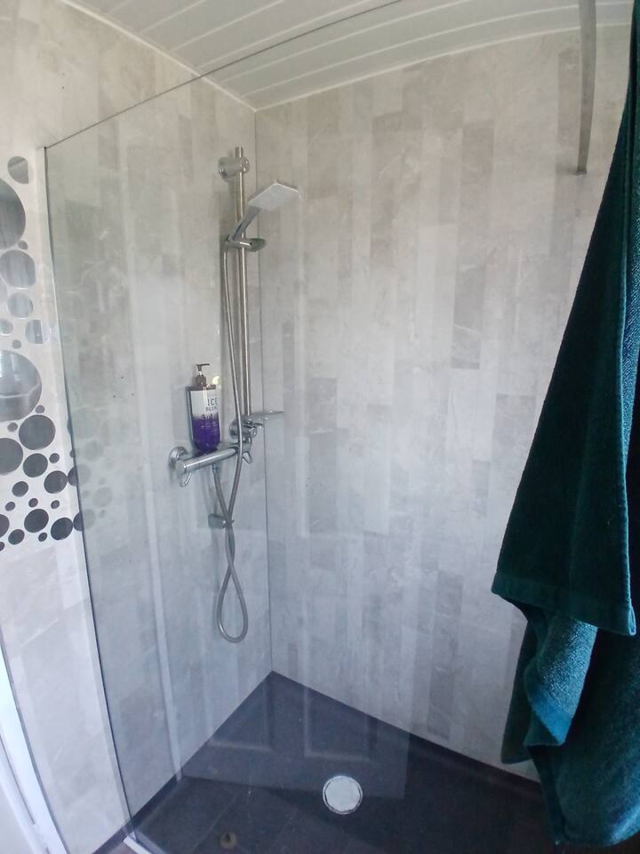 Dumfries 2BR Apartment | Free Parking | Near Robert Burns Centre in 4 Mill Road Dumfries and Galloway DG2 7BE - Property image 32 - VivreStays