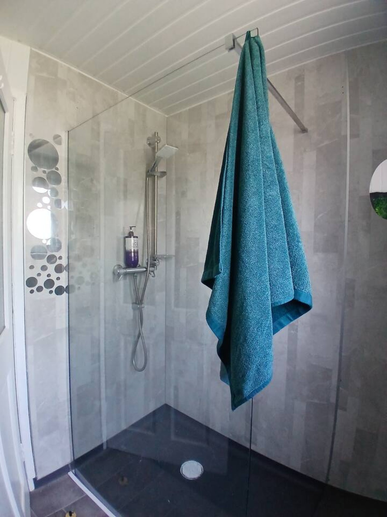 Dumfries 2BR Apartment | Free Parking | Near Robert Burns Centre in 4 Mill Road Dumfries and Galloway DG2 7BE - Property image 33 - VivreStays