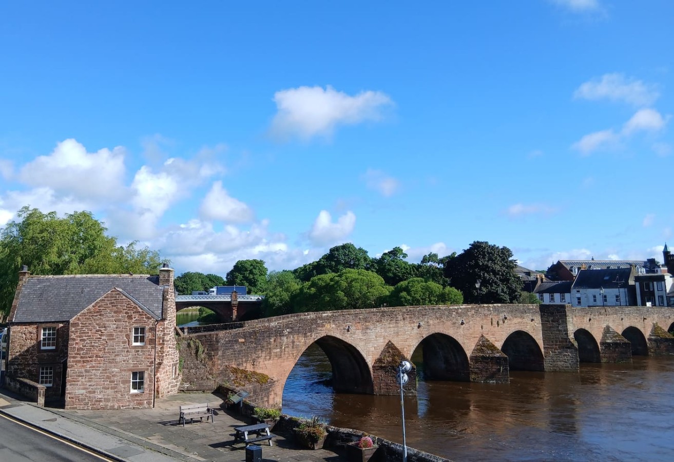 Dumfries 2BR Apartment | Free Parking | Near Robert Burns Centre in 4 Mill Road Dumfries and Galloway DG2 7BE - Property image 6 - VivreStays