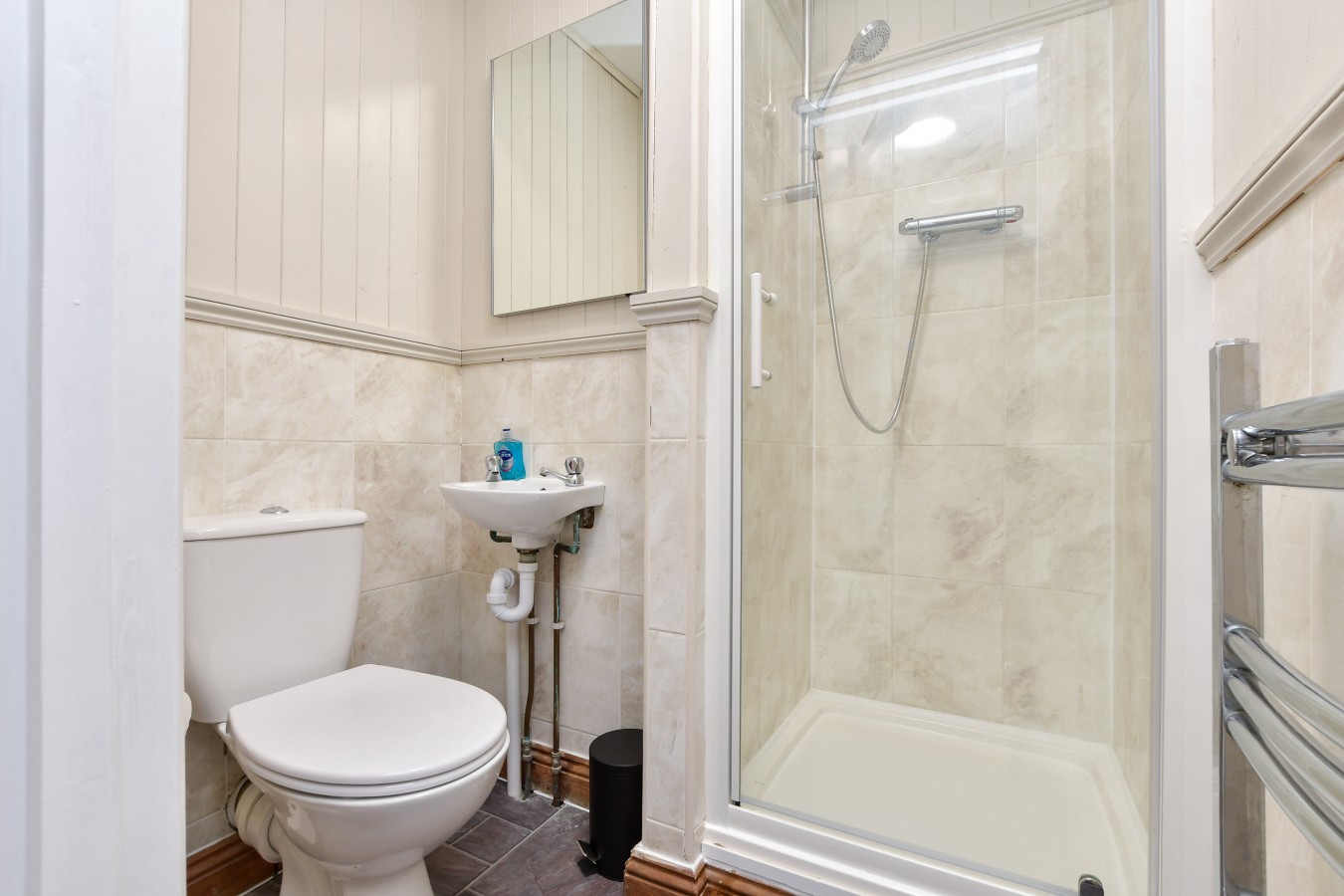 Contractor-Friendly 6BR 6 En-Suites | Free Parking in 241 Folkestone Road, Dover, Kent, CT17 9LL - Property image 25 - VivreStays
