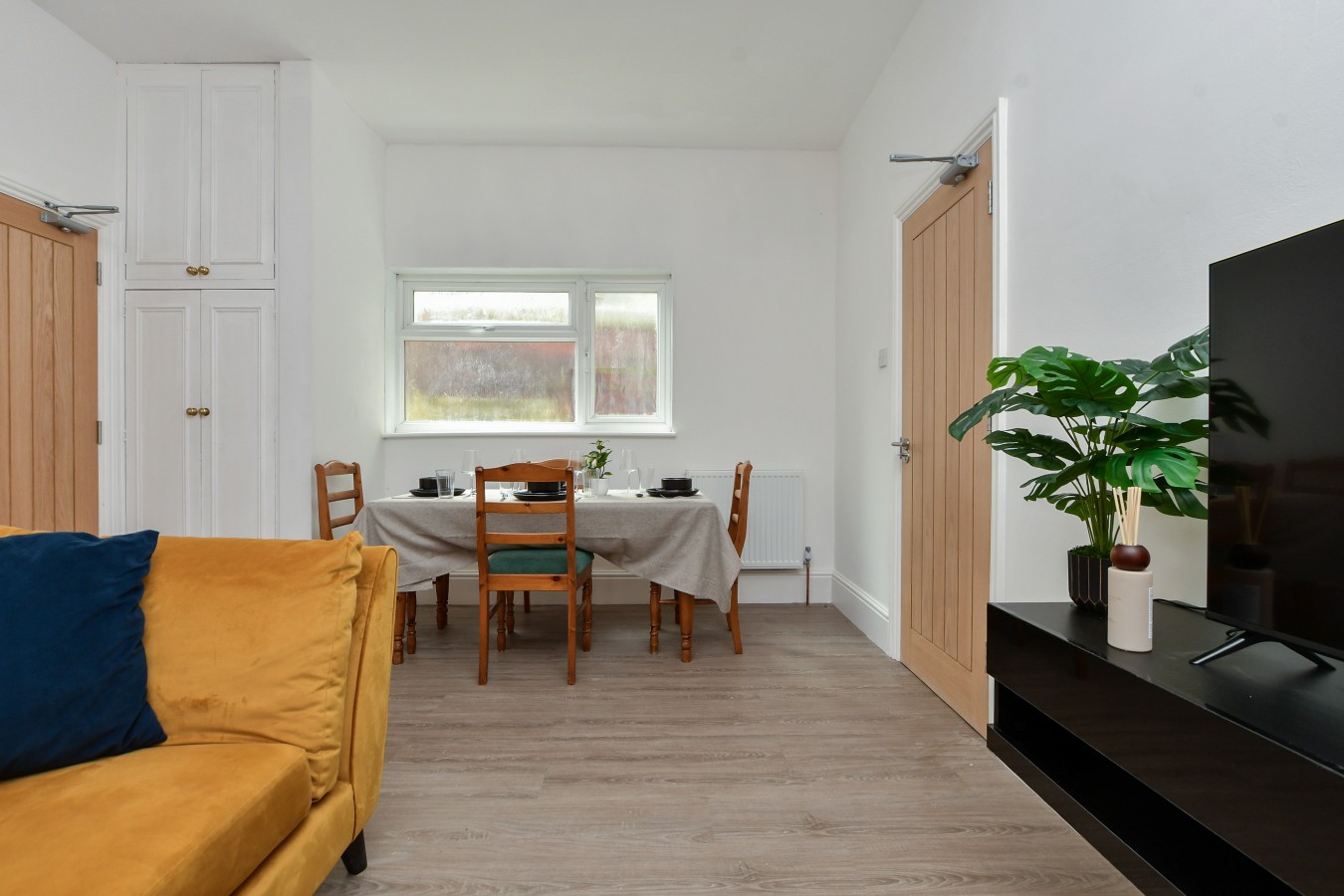 Contractor-Friendly 6BR 6 En-Suites | Free Parking in 241 Folkestone Road, Dover, Kent, CT17 9LL - Property image 18 - VivreStays