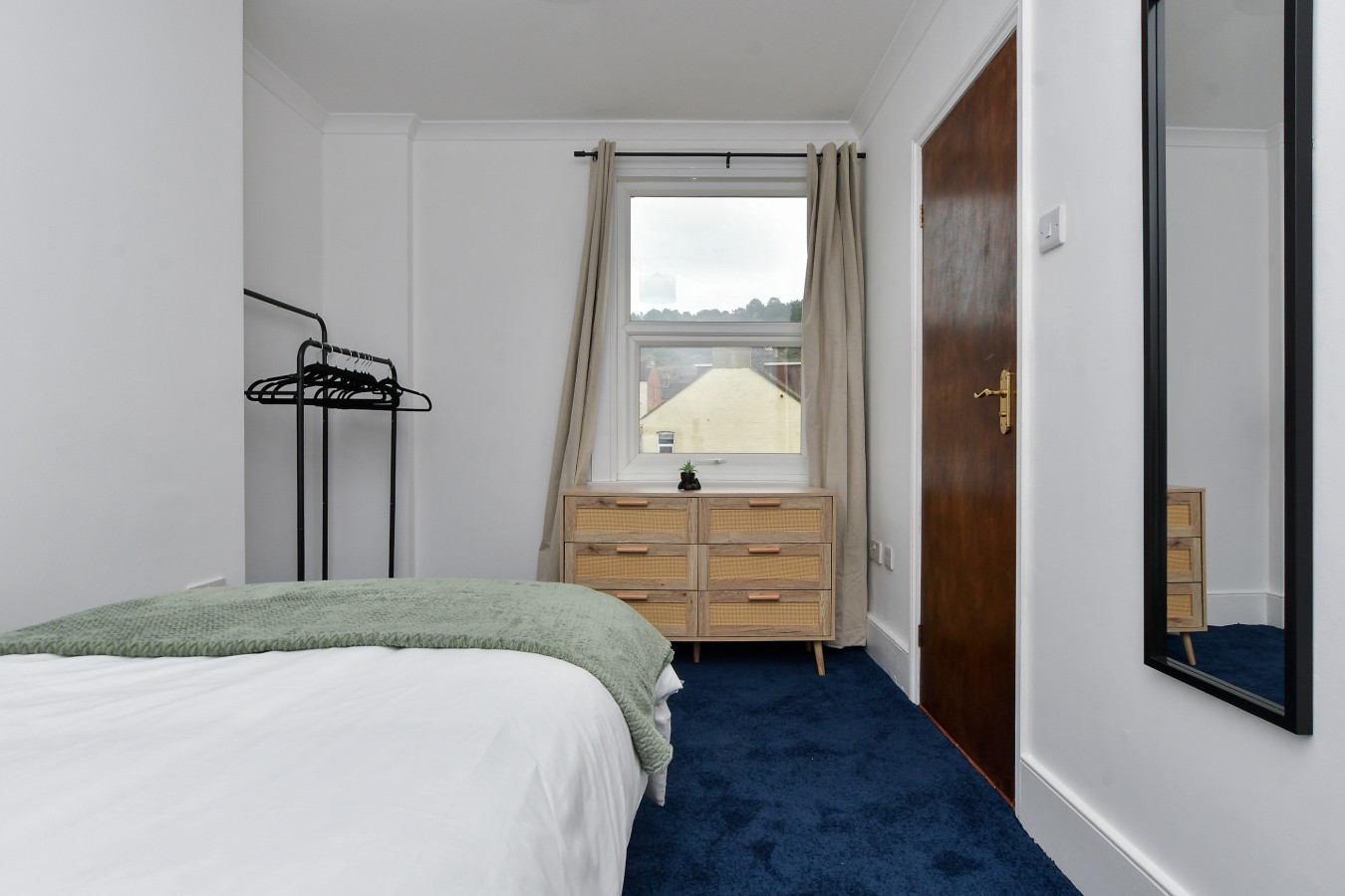 Contractor-Friendly 6BR 6 En-Suites | Free Parking in 241 Folkestone Road, Dover, Kent, CT17 9LL - Property image 31 - VivreStays