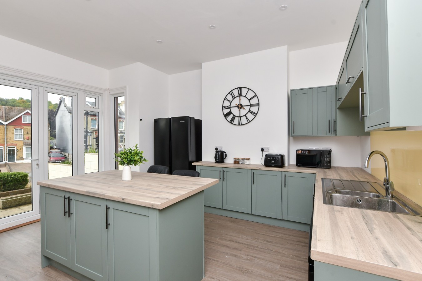 Contractor-Friendly 6BR 6 En-Suites | Free Parking in 241 Folkestone Road, Dover, Kent, CT17 9LL - Property image 10 - VivreStays