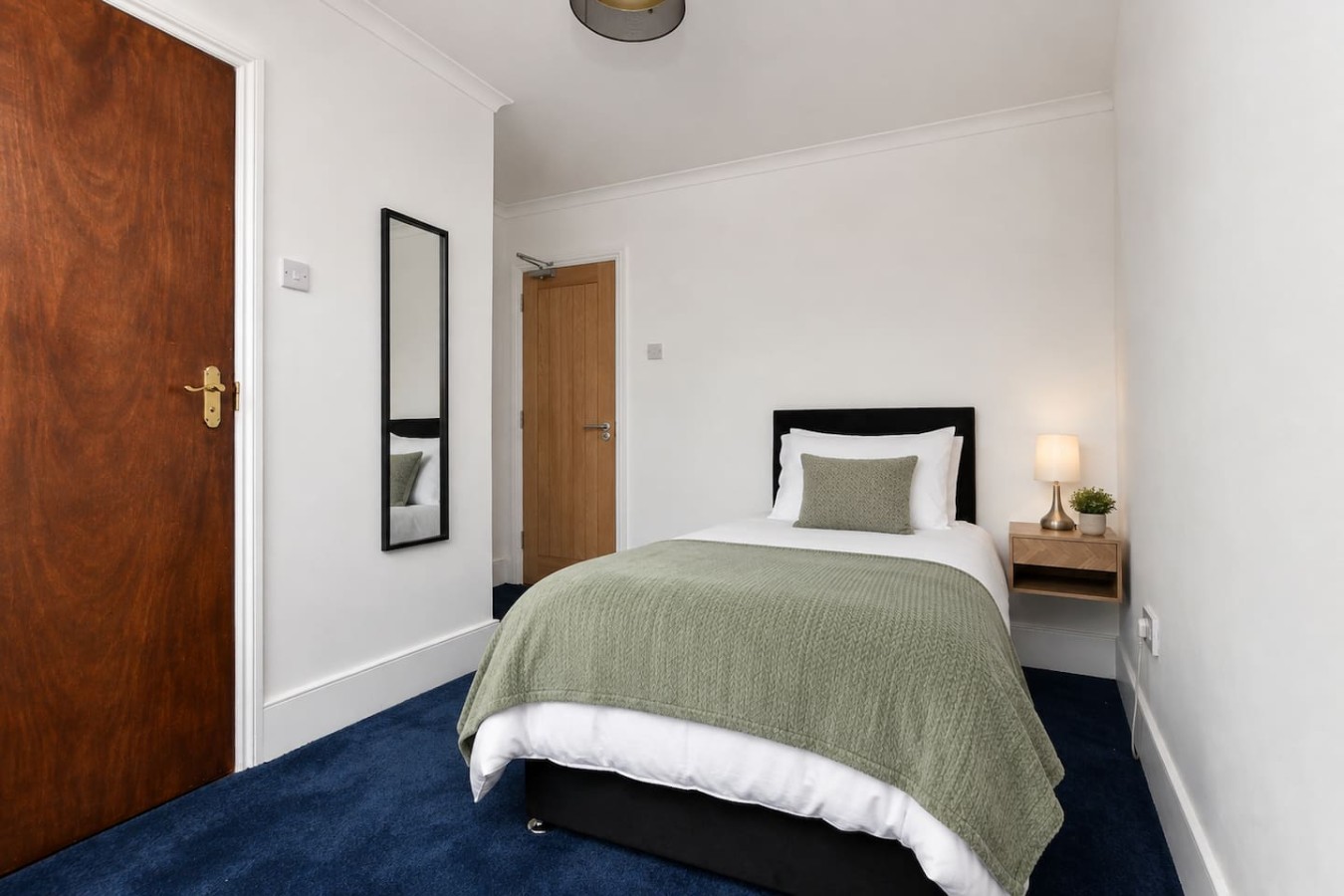 Contractor-Friendly 6BR 6 En-Suites | Free Parking in 241 Folkestone Road, Dover, Kent, CT17 9LL - Property image 7 - VivreStays