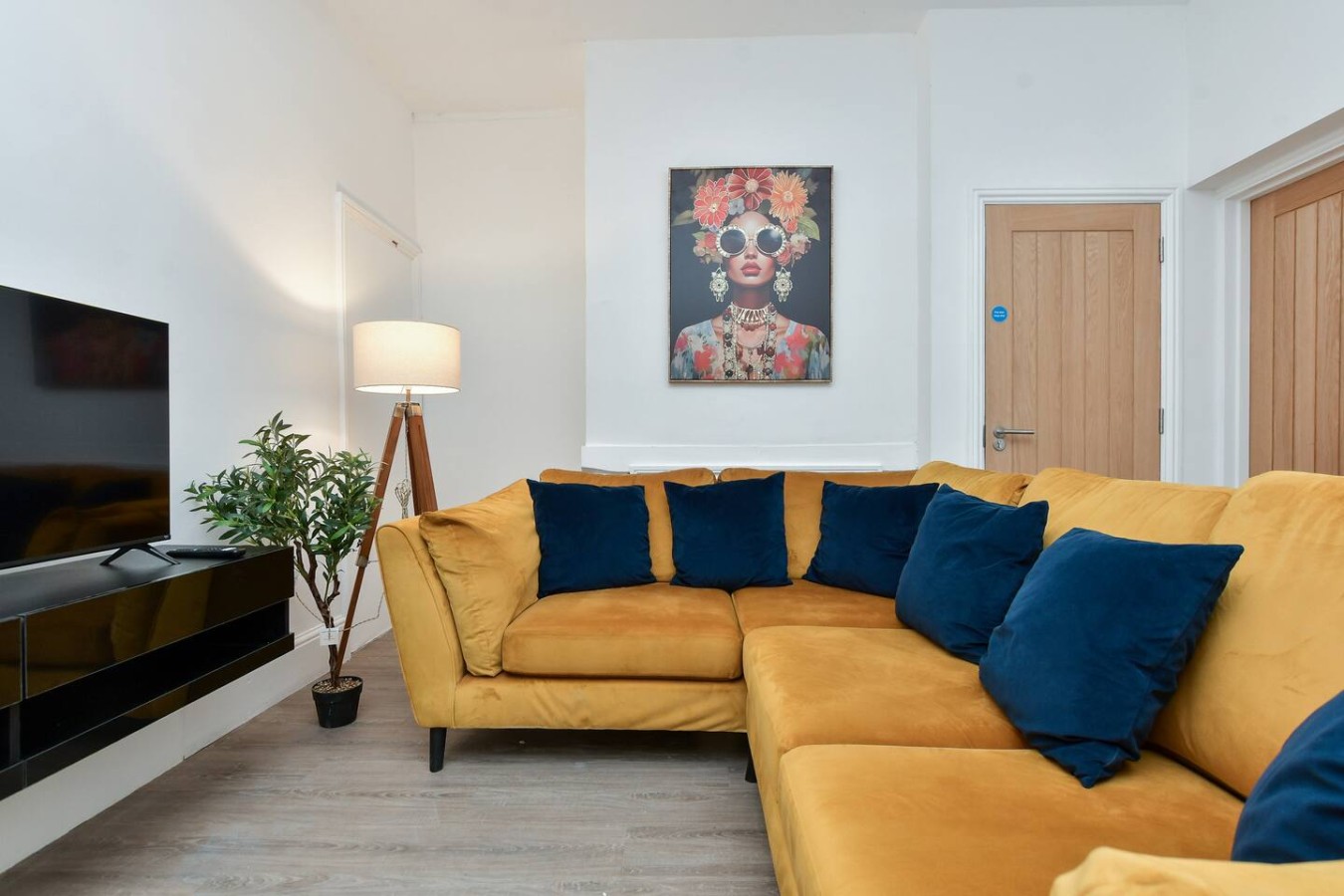 Contractor-Friendly 6BR 6 En-Suites | Free Parking in 241 Folkestone Road, Dover, Kent, CT17 9LL - Property image 2 - VivreStays