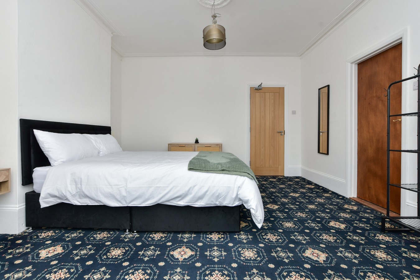 Contractor-Friendly 6BR 6 En-Suites | Free Parking in 241 Folkestone Road, Dover, Kent, CT17 9LL - Property image 33 - VivreStays