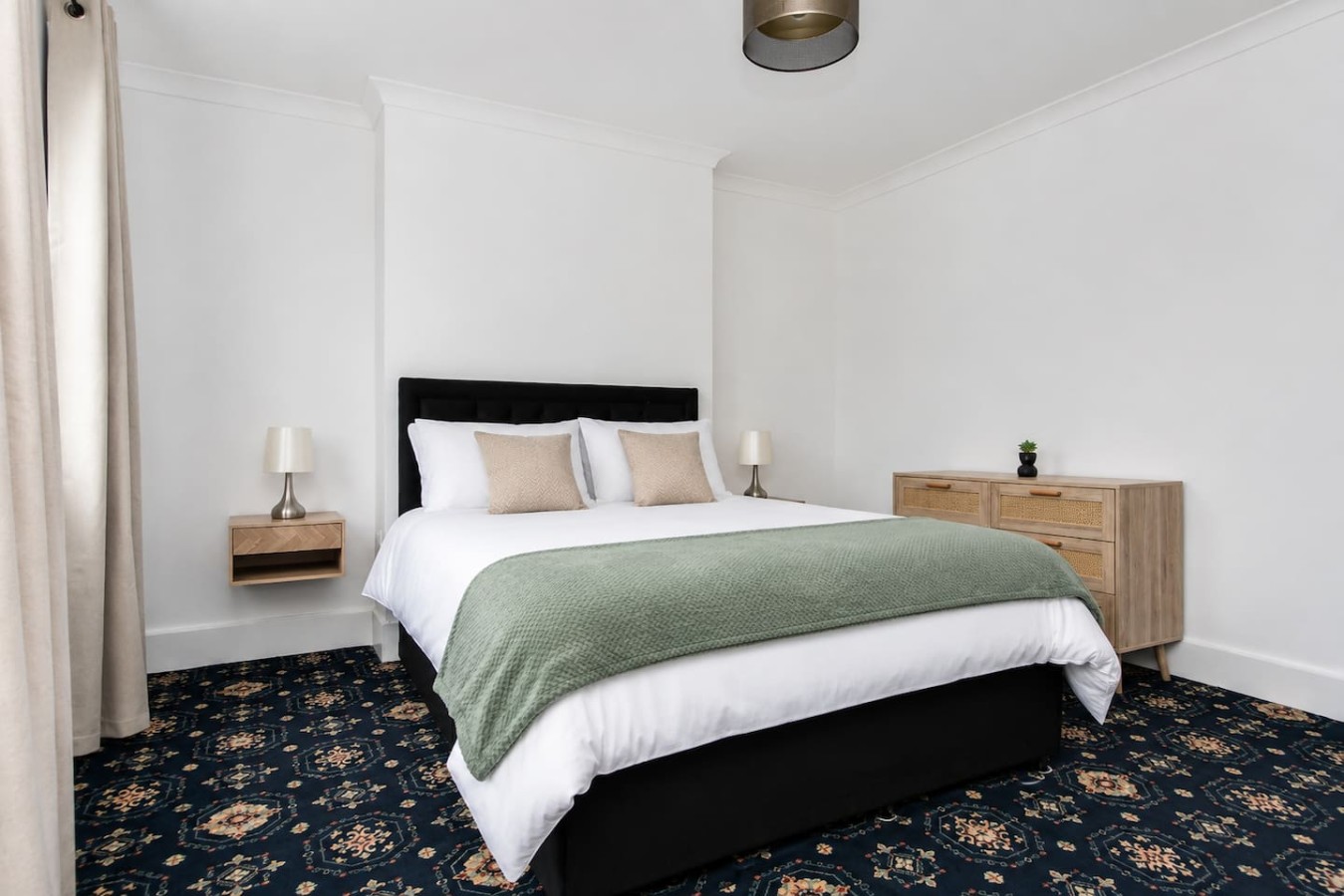 Contractor-Friendly 6BR 6 En-Suites | Free Parking in 241 Folkestone Road, Dover, Kent, CT17 9LL - Property image 4 - VivreStays