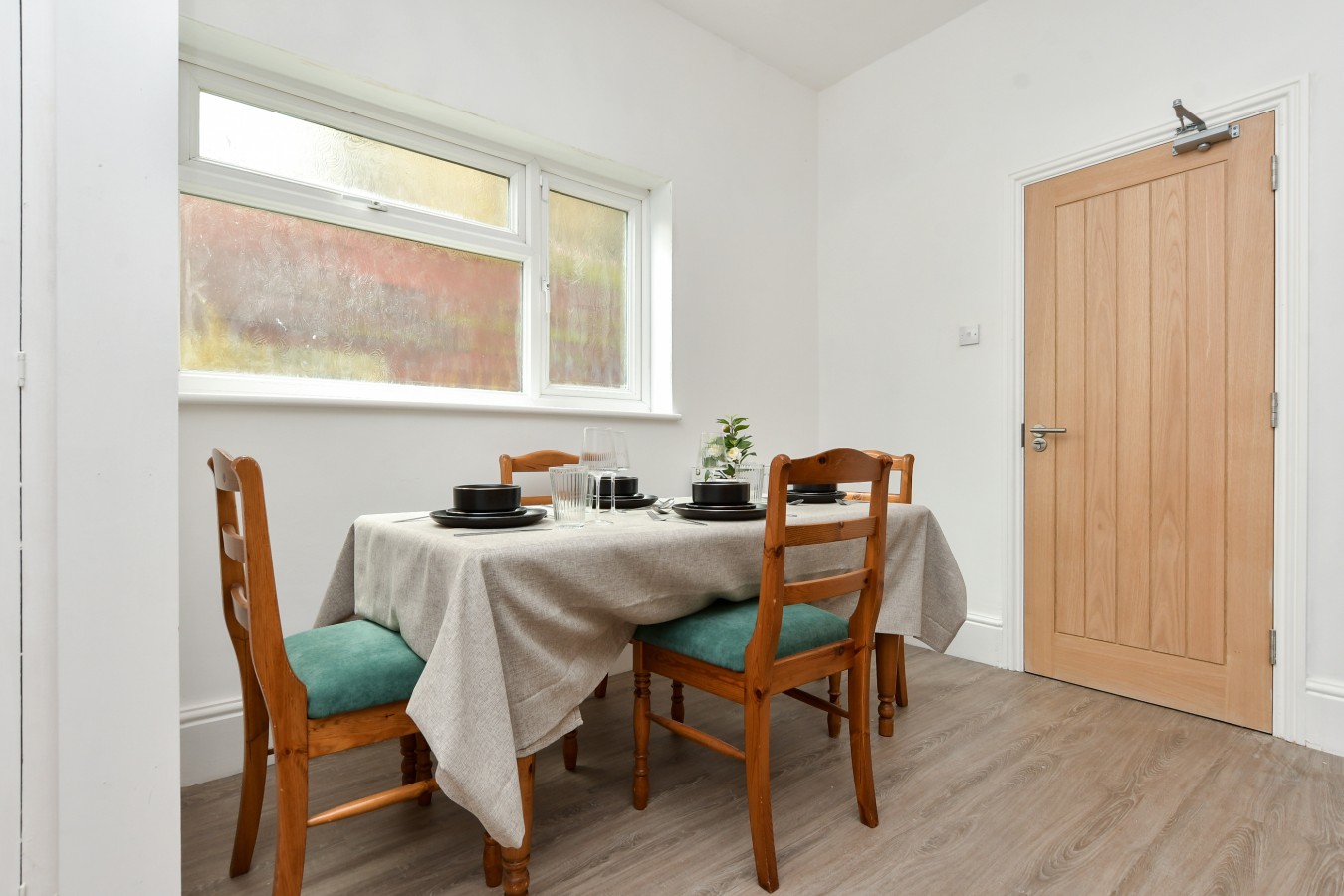 Contractor-Friendly 6BR 6 En-Suites | Free Parking in 241 Folkestone Road, Dover, Kent, CT17 9LL - Property image 9 - VivreStays