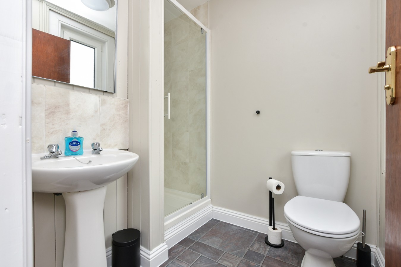 Contractor-Friendly 6BR 6 En-Suites | Free Parking in 241 Folkestone Road, Dover, Kent, CT17 9LL - Property image 27 - VivreStays