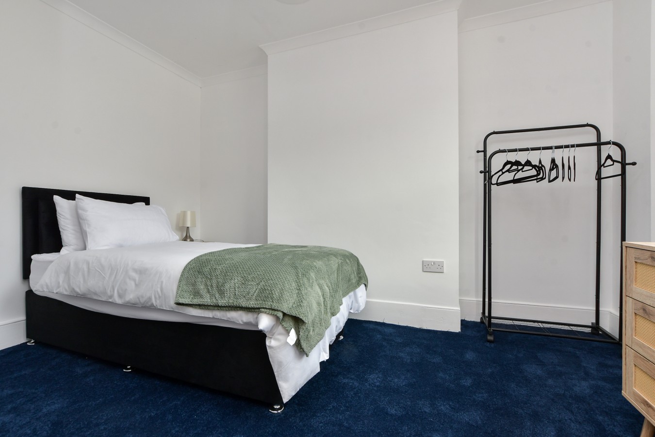 Contractor-Friendly 6BR 6 En-Suites | Free Parking in 241 Folkestone Road, Dover, Kent, CT17 9LL - Property image 30 - VivreStays