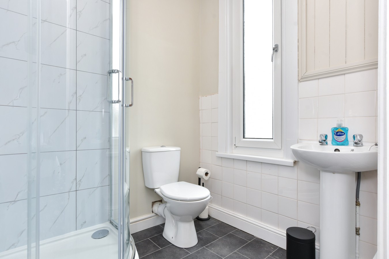 Contractor-Friendly 6BR 6 En-Suites | Free Parking in 241 Folkestone Road, Dover, Kent, CT17 9LL - Property image 35 - VivreStays