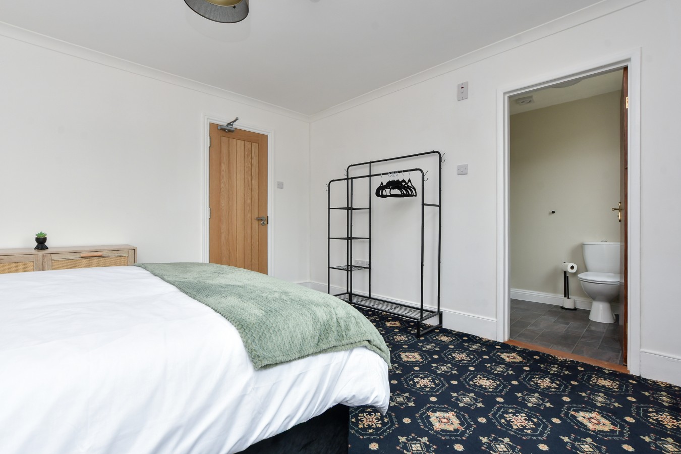 Contractor-Friendly 6BR 6 En-Suites | Free Parking in 241 Folkestone Road, Dover, Kent, CT17 9LL - Property image 24 - VivreStays