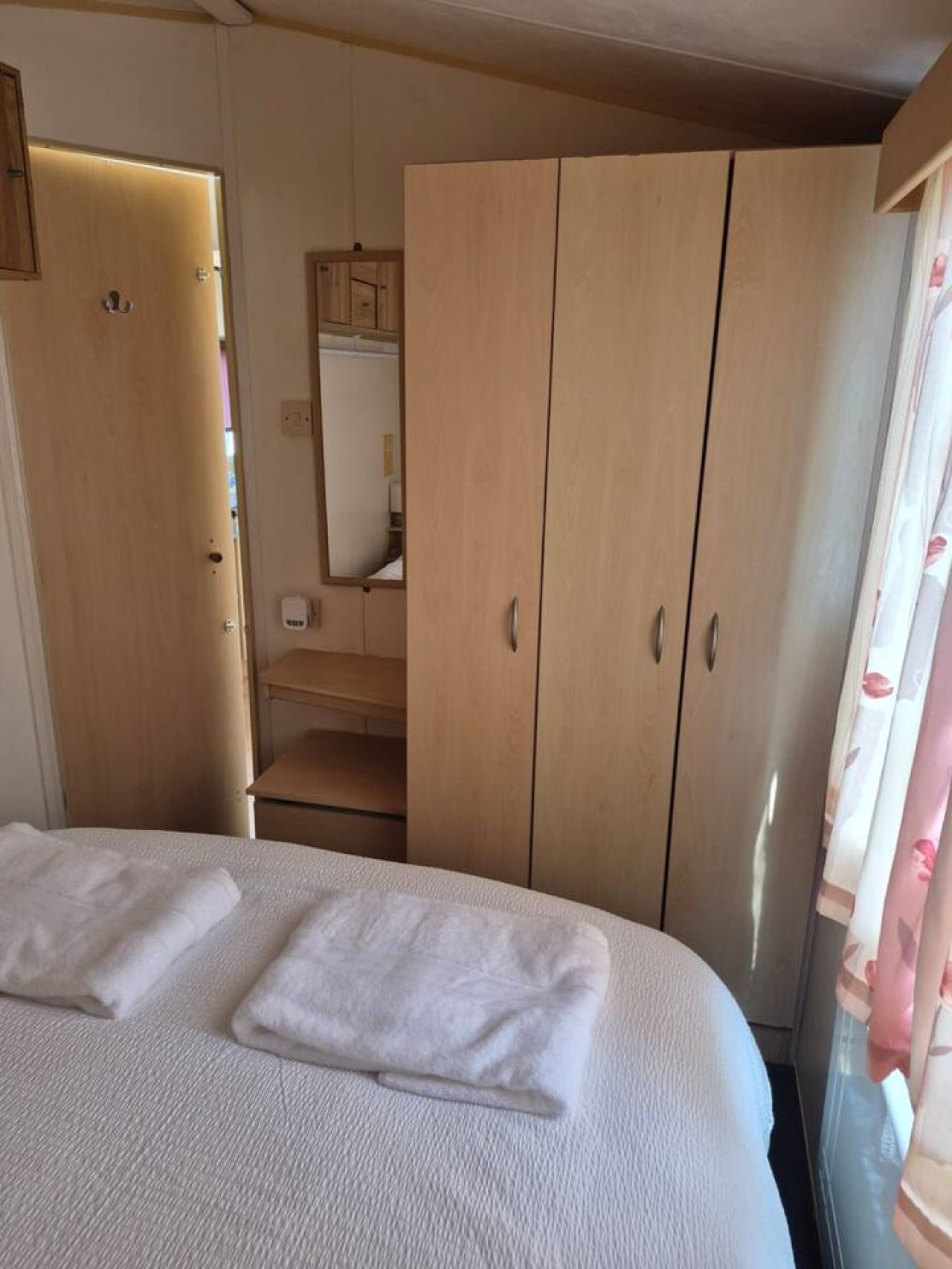 Cosy Caravan: 2BR in Sandown Sleeps 4 with Free Parking in The Fairway, Sandown PO36 9PS, UK - Property image 16 - VivreStays