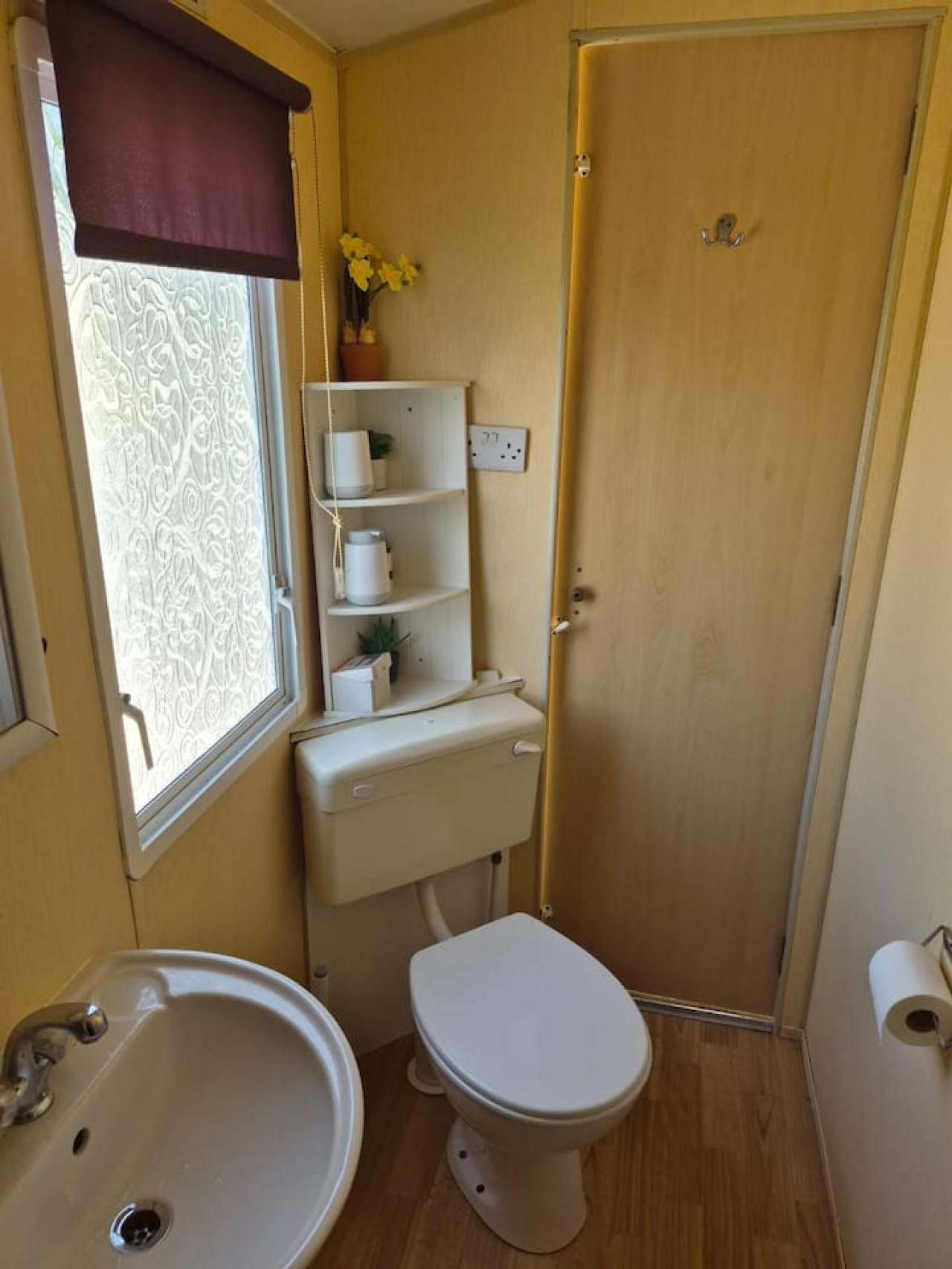 Cosy Caravan: 2BR in Sandown Sleeps 4 with Free Parking in The Fairway, Sandown PO36 9PS, UK - Property image 15 - VivreStays