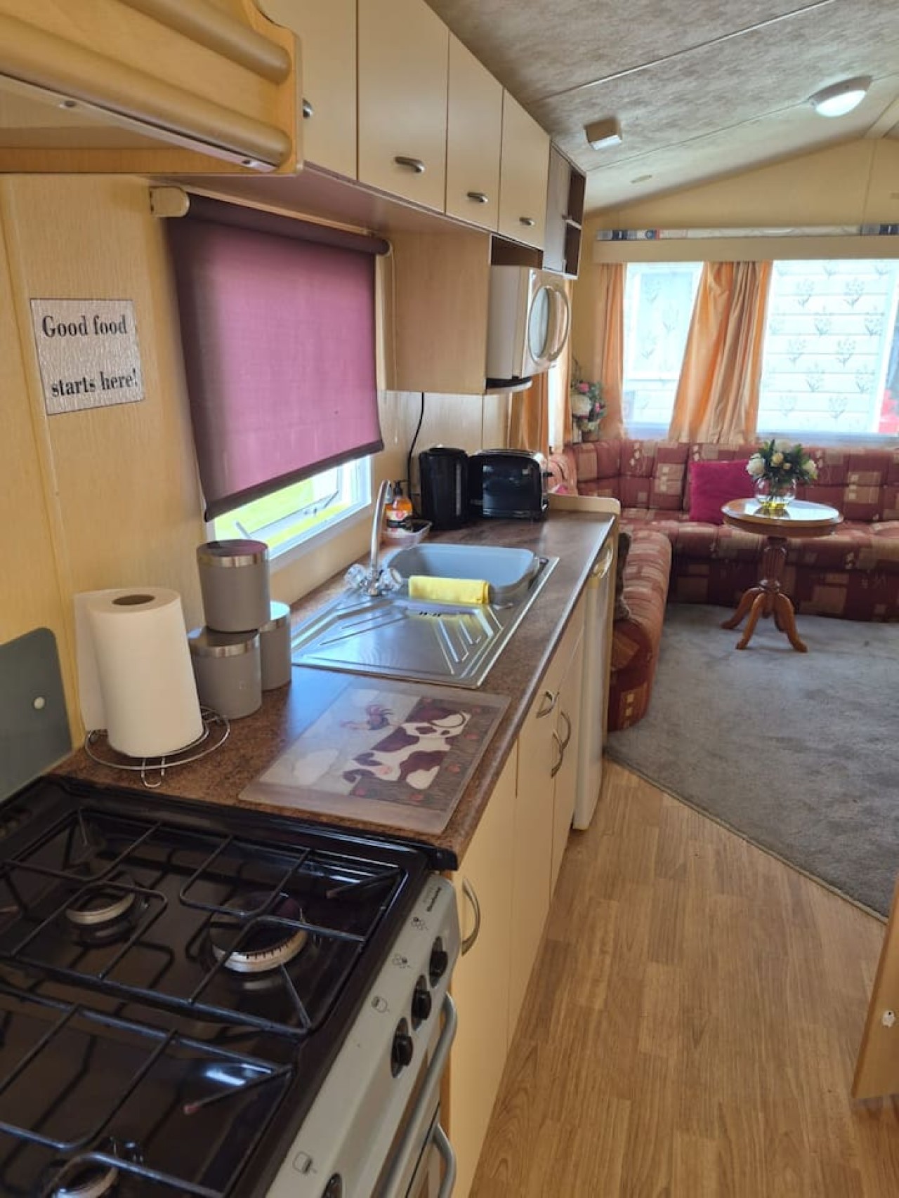 Cosy Caravan: 2BR in Sandown Sleeps 4 with Free Parking in The Fairway, Sandown PO36 9PS, UK - Property image 10 - VivreStays