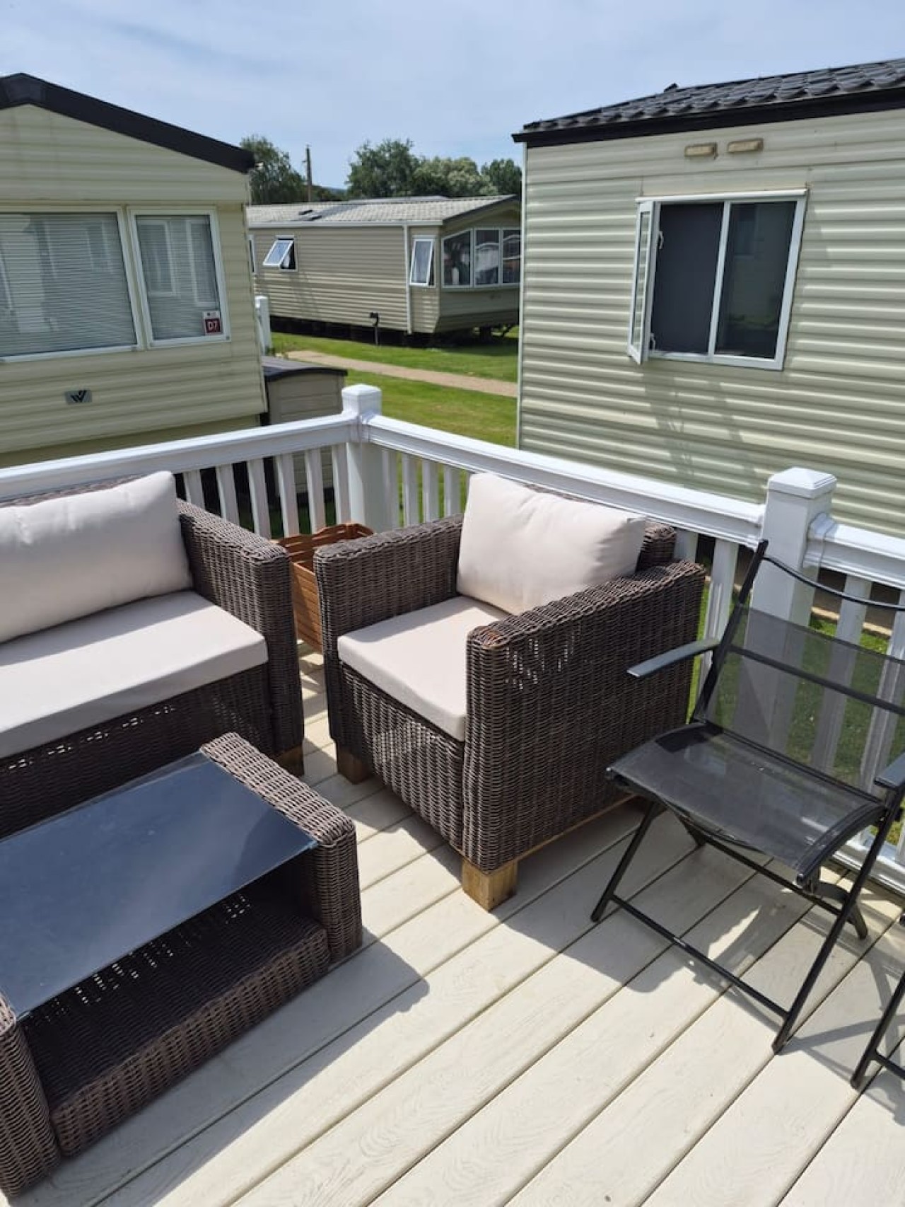 Cosy Caravan: 2BR in Sandown Sleeps 4 with Free Parking in The Fairway, Sandown PO36 9PS, UK - Property image 7 - VivreStays