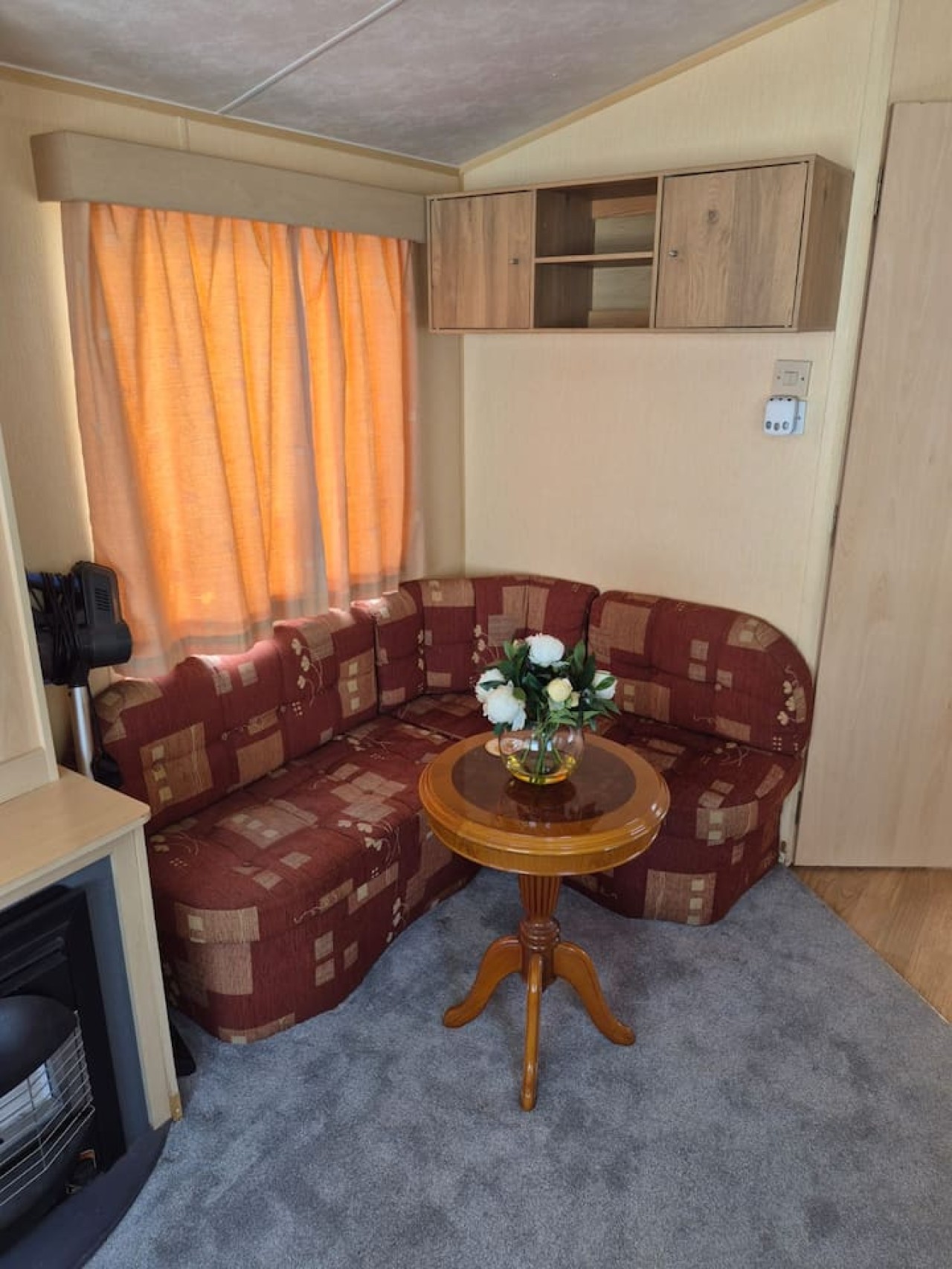 Cosy Caravan: 2BR in Sandown Sleeps 4 with Free Parking in The Fairway, Sandown PO36 9PS, UK - Property image 2 - VivreStays