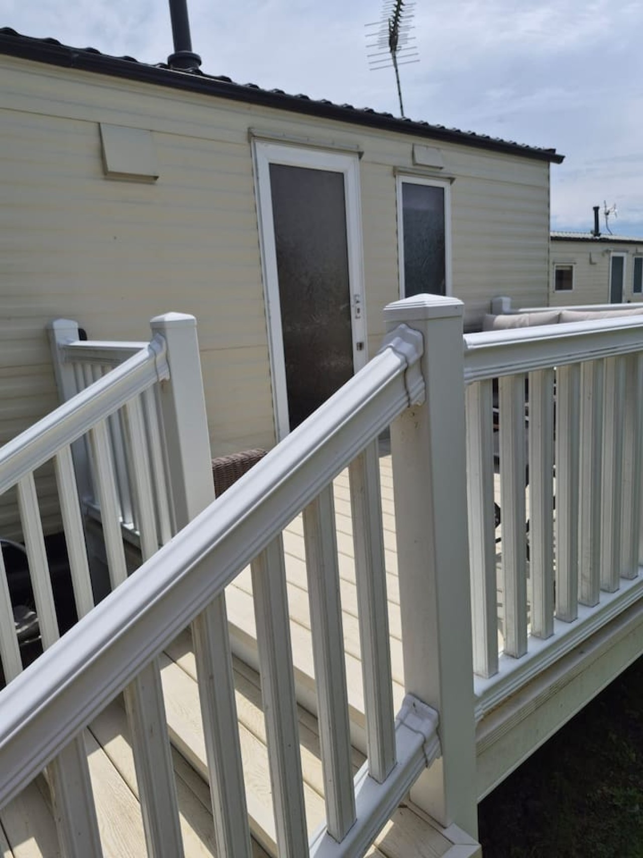 Cosy Caravan: 2BR in Sandown Sleeps 4 with Free Parking in The Fairway, Sandown PO36 9PS, UK - Property image 8 - VivreStays