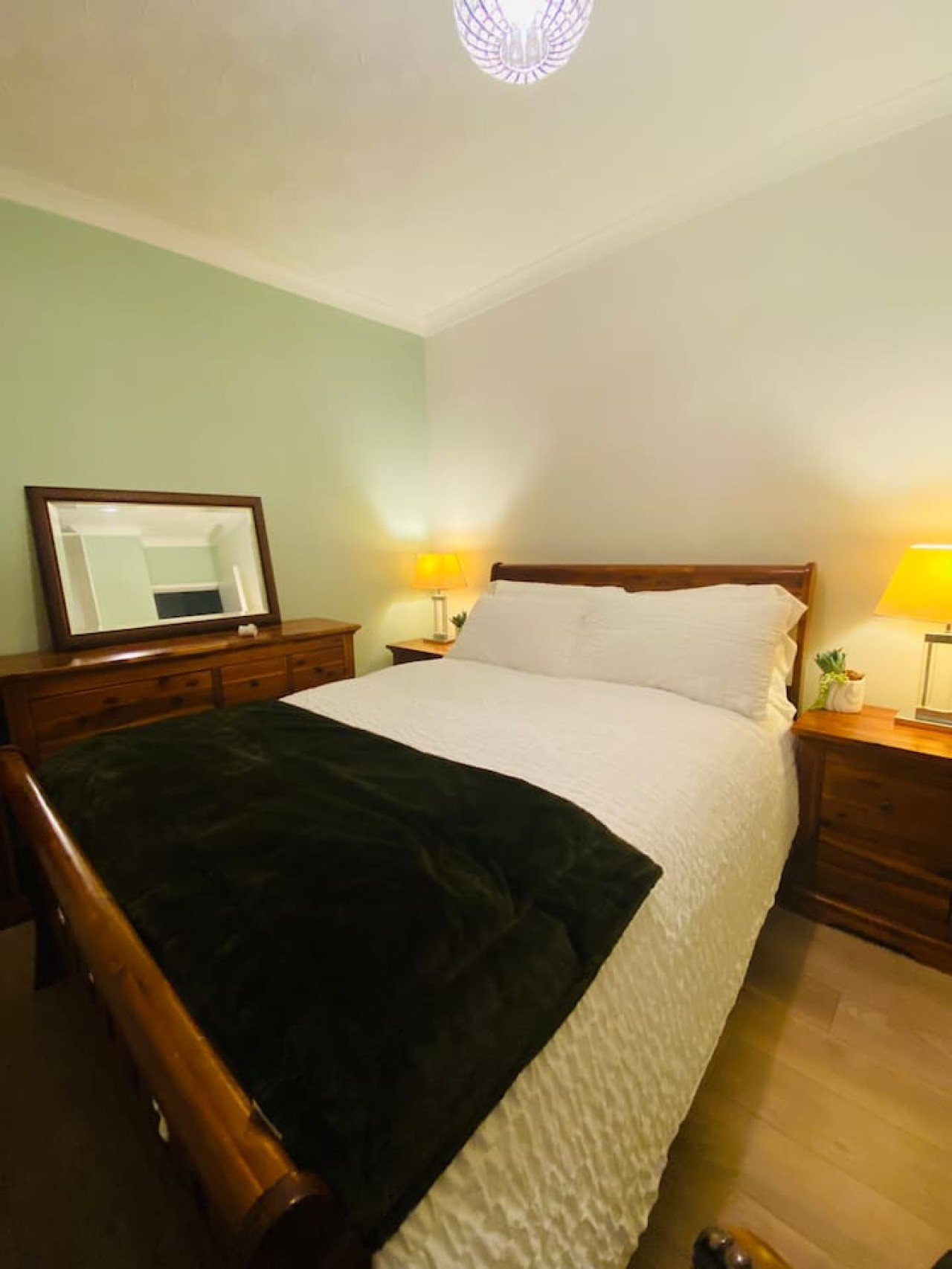 Red Brick Haven 5Bed 2Bath for Memorable Reunions in 18 Cadets Walk, East Cowes PO32 6JP, UK - Property image 14 - VivreStays