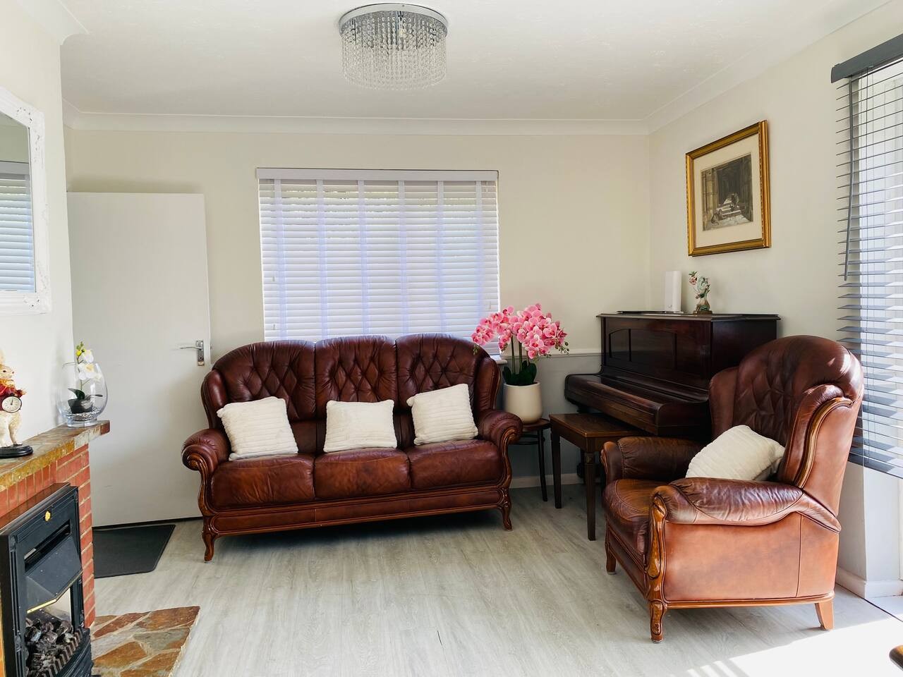 Red Brick Haven 5Bed 2Bath for Memorable Reunions in 18 Cadets Walk, East Cowes PO32 6JP, UK - Property image 27 - VivreStays