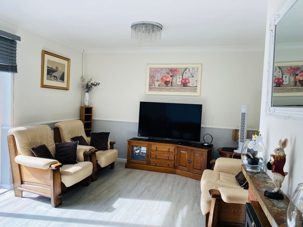 Red Brick Haven 5Bed 2Bath for Memorable Reunions in 18 Cadets Walk, East Cowes PO32 6JP, UK - Property image 23 - VivreStays