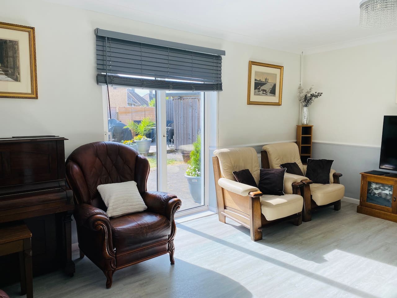Red Brick Haven 5Bed 2Bath for Memorable Reunions in 18 Cadets Walk, East Cowes PO32 6JP, UK - Property image 25 - VivreStays