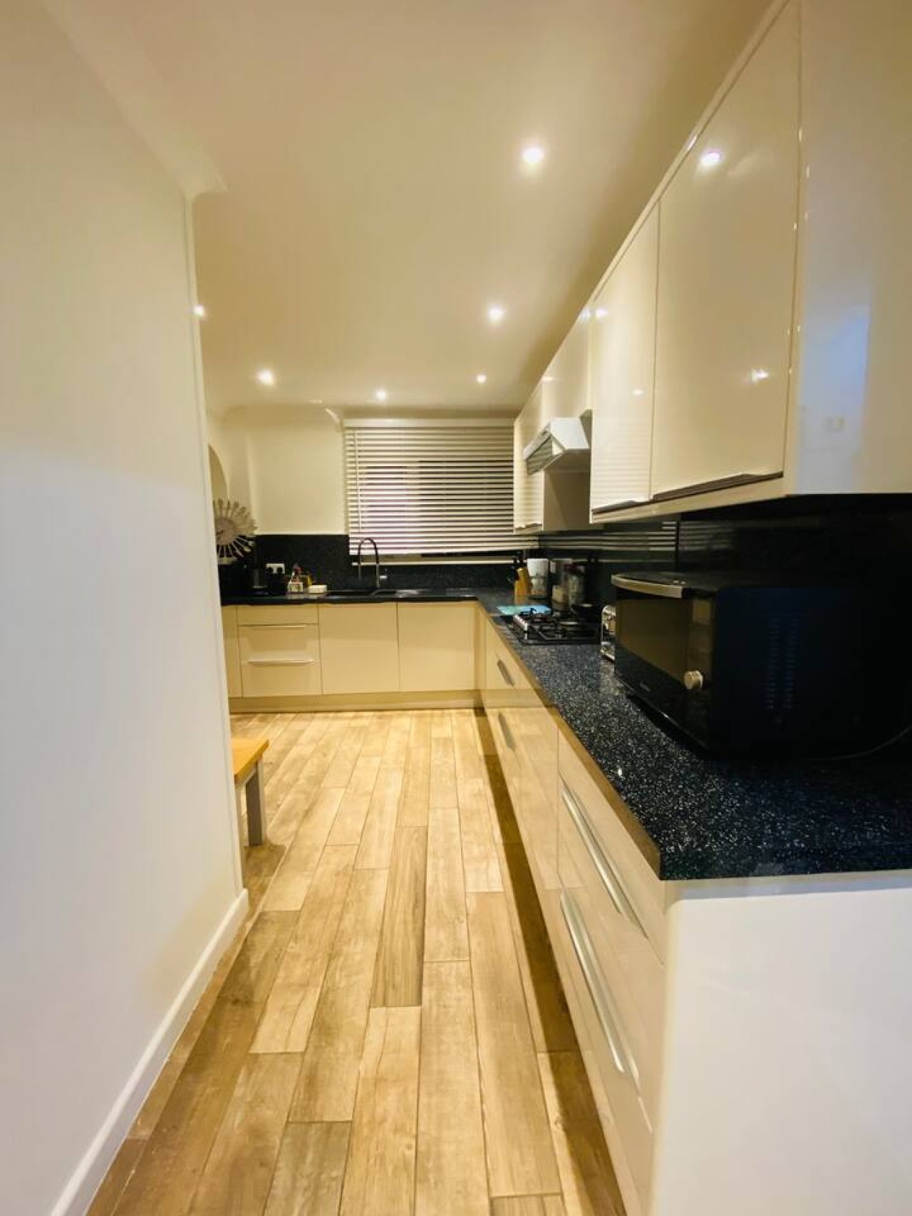 Red Brick Haven 5Bed 2Bath for Memorable Reunions in 18 Cadets Walk, East Cowes PO32 6JP, UK - Property image 16 - VivreStays