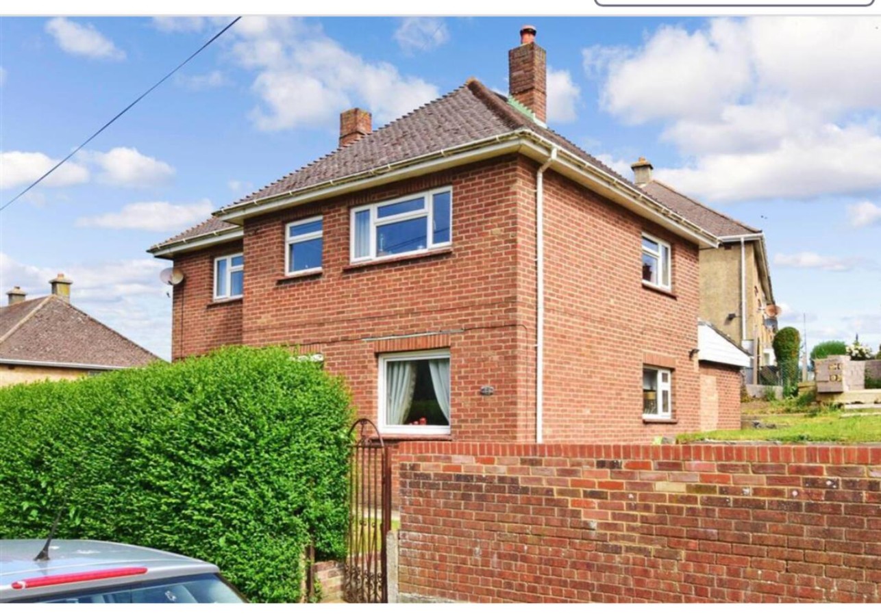 Red Brick Haven 5Bed 2Bath for Memorable Reunions in 18 Cadets Walk, East Cowes PO32 6JP, UK - Property image 5 - VivreStays