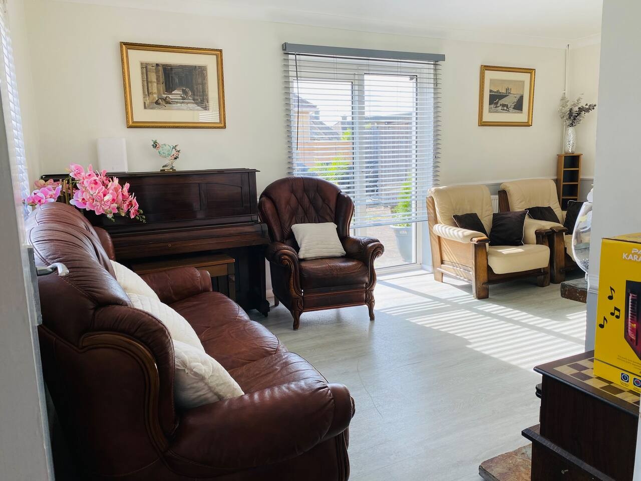 Red Brick Haven 5Bed 2Bath for Memorable Reunions in 18 Cadets Walk, East Cowes PO32 6JP, UK - Property image 2 - VivreStays