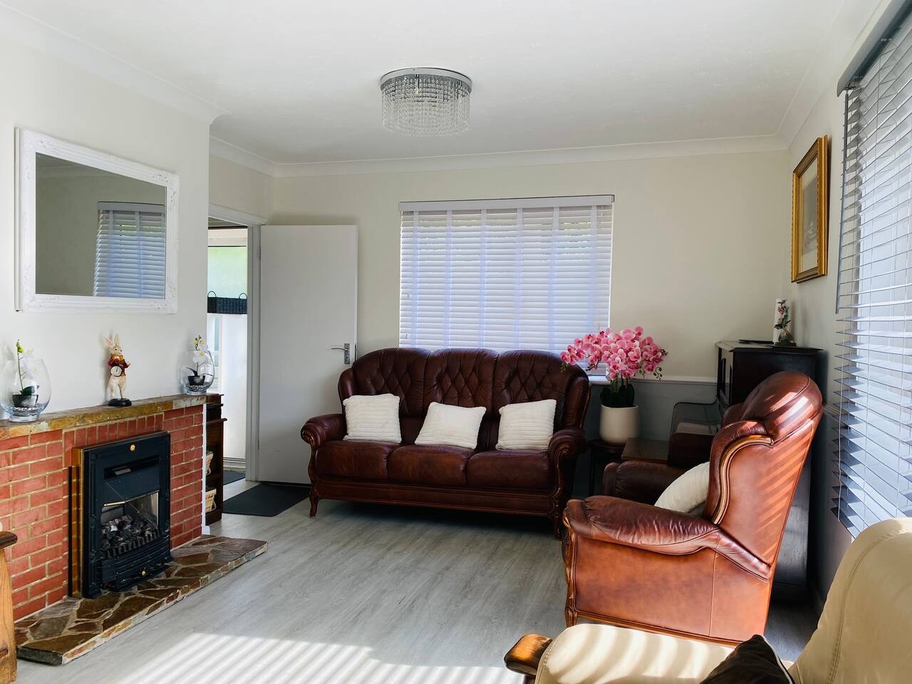 Red Brick Haven 5Bed 2Bath for Memorable Reunions serviced apartment - Isle of Wight - VivreStays
