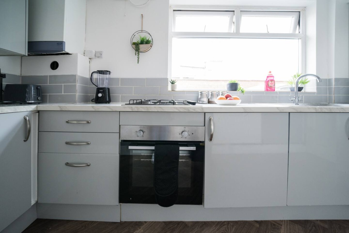 Spacious 4BR | Sleeps 10 | Free Parking in 236 Albany Rd, Cardiff CF24 3RZ, UK - Property image 19 - VivreStays