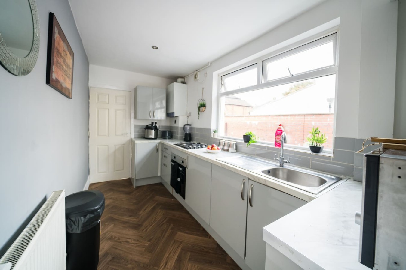 Spacious 4BR | Sleeps 10 | Free Parking in 236 Albany Rd, Cardiff CF24 3RZ, UK - Property image 5 - VivreStays